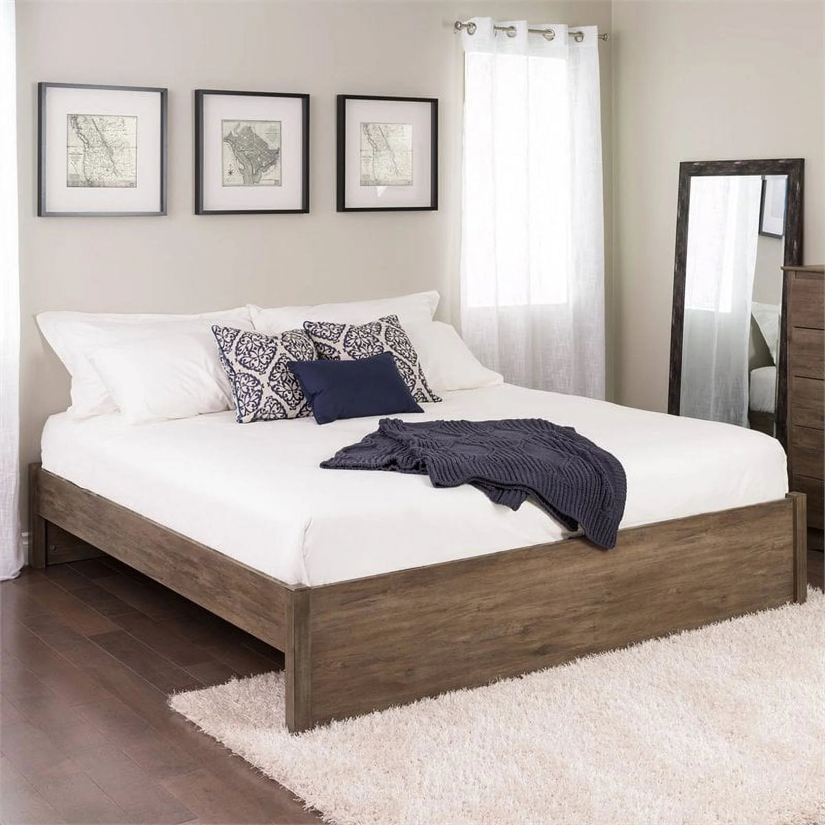 King 4-Post Platform Bed in Drifted Gray G817526
