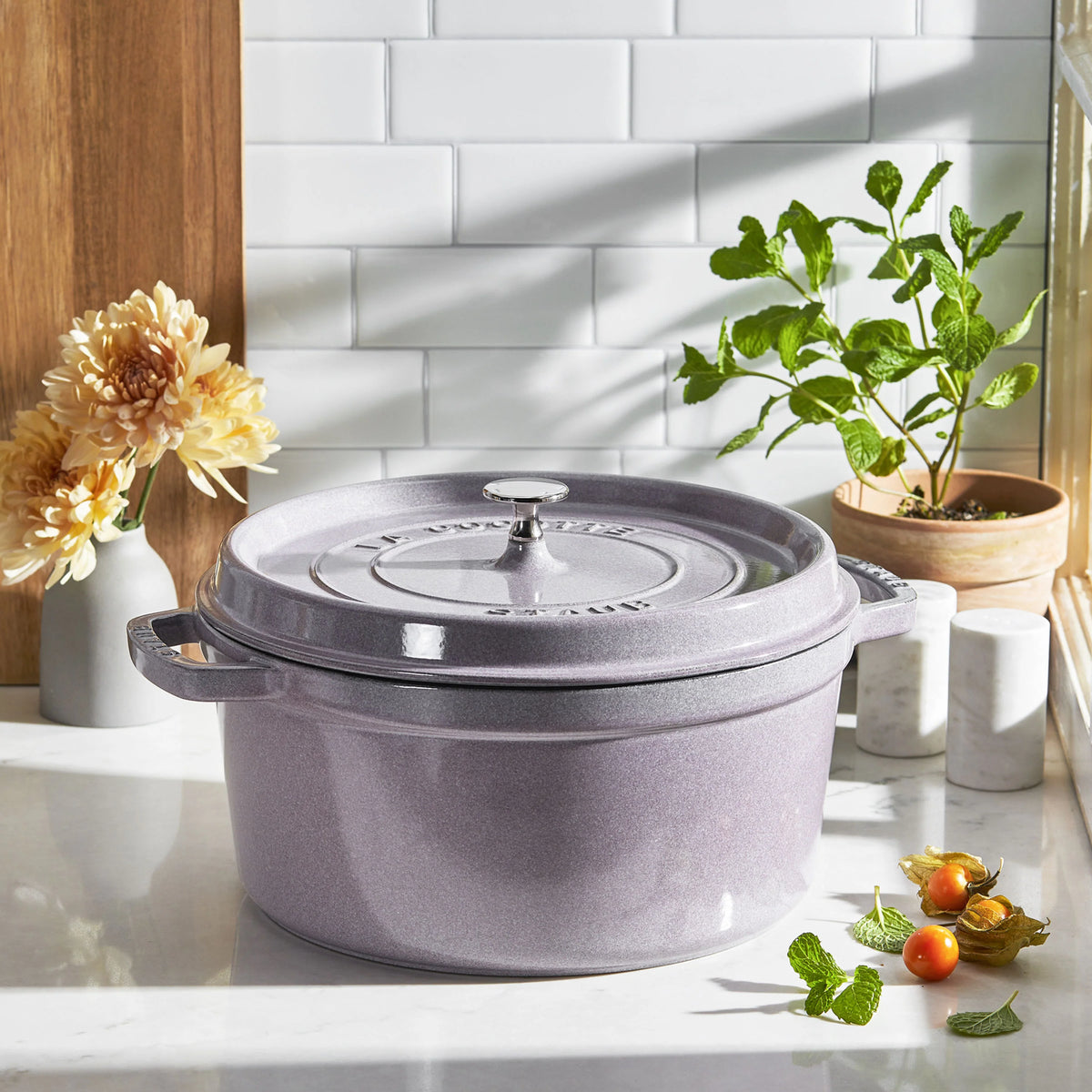 7 Qt. Cast Iron Dutch Oven R4494