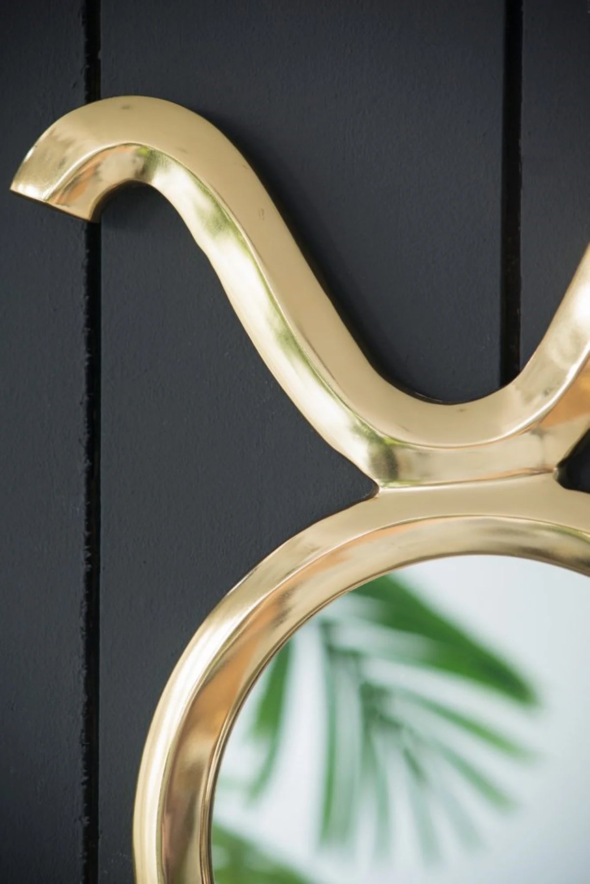 Gold Frame Round Wall Mirror with Horns - 16" Q210