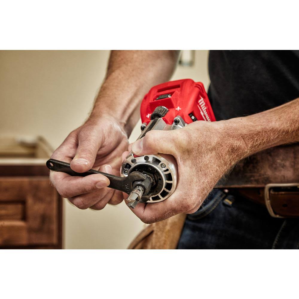M18 Fuel 18-Volt Lithium-Ion Brushless Cordless Compact Router with Offset Base and Plunge Base Q337