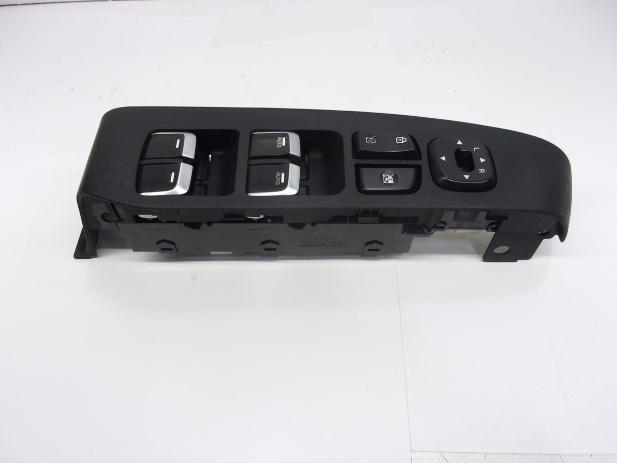 Pre-Owned Kia Soul Driver Door Master Power Window Switch Z250
