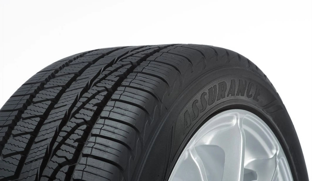 215/55R17 94V All-Season Tire Y11577